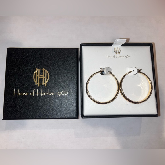 HOUSE OF HARLOW 1960 Gold Tone Hammered Hoop 1 3/8” Snap Back Earrings NIB CDW - Picture 2 of 7